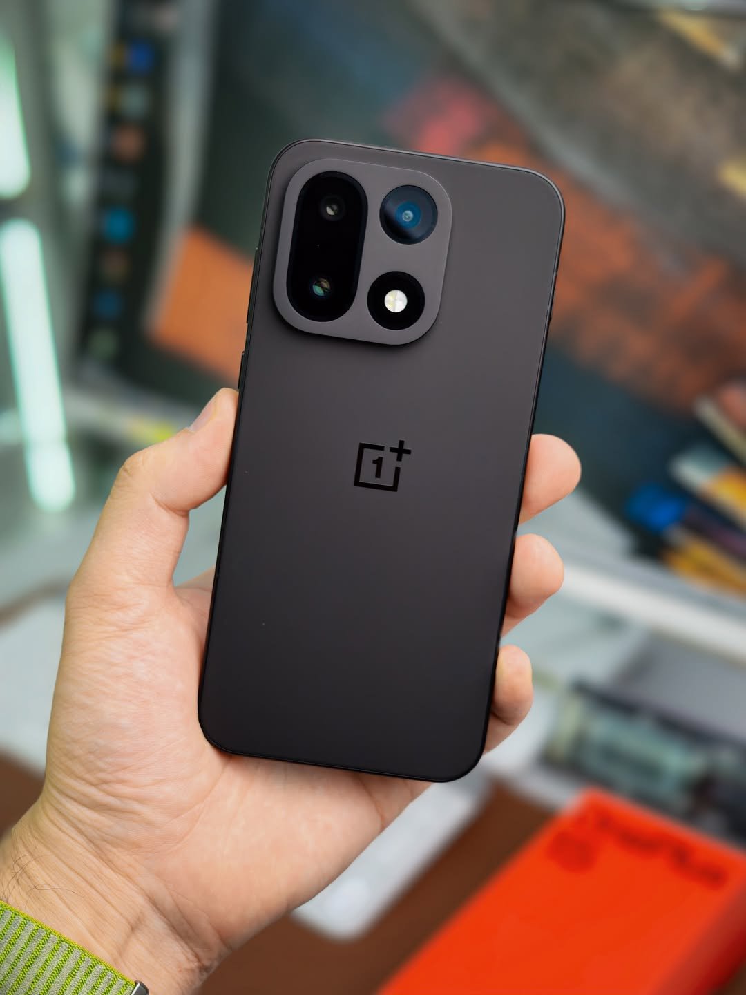 pixelbek.kg-20260203-0222 OnePlus 15 – 16GB / 512GB (Global IND, Used, Perfect Condition) - Image 1