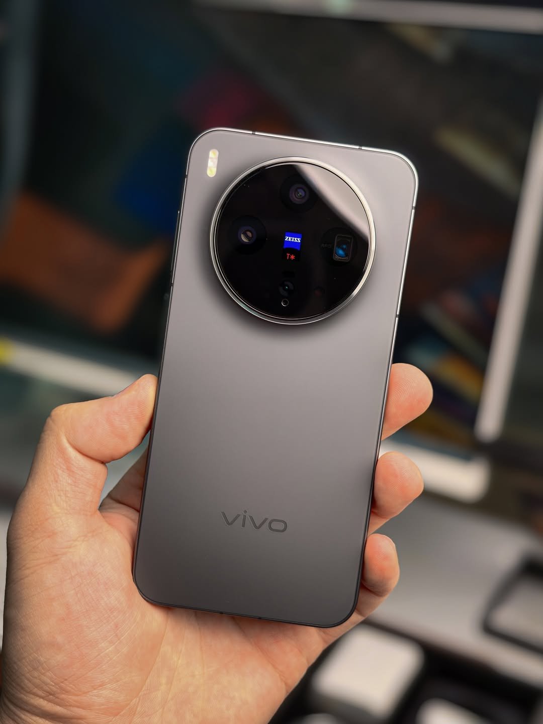 pixelbek.kg-20260203-0308 Vivo X300 – 12GB / 256GB (Used, Perfect Condition, Complete Set) - Image 1