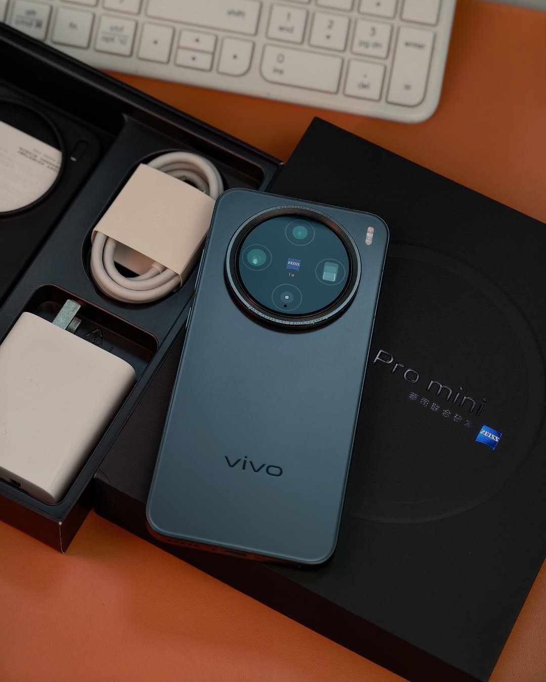 pixelbek.kg-20260210-0096 Vivo X200 Pro Mini – 16GB / 512GB - Image 1