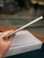 MacBook Air 13.6" M4 – 16GB / 512GB Silver (Used, 🔋28 Cycles, Complete Set) - Image 4